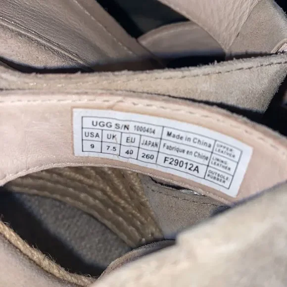 🎁 UGG wedge size 9 - Picture 6 of 8